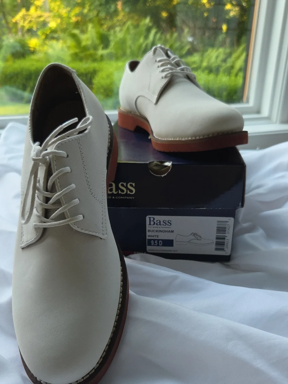 Bass White Men's Oxford Shoes with Brown Sole